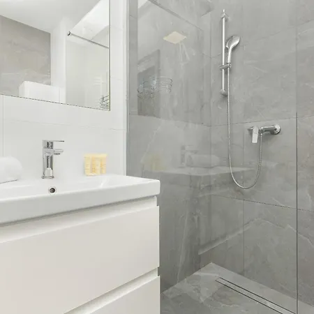 Nowoczesne I Komfortowe Z Widokiem Na Morze Na 11 Pietrze W Gdansku By Renters Gdansk